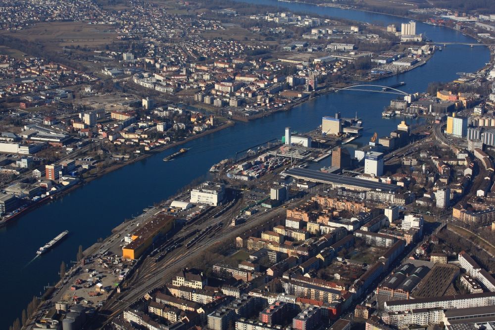 Luftbild Basel - Hafenanlagen am Rhein im Ortsteil Kleinhüningen in Basel in Schweiz