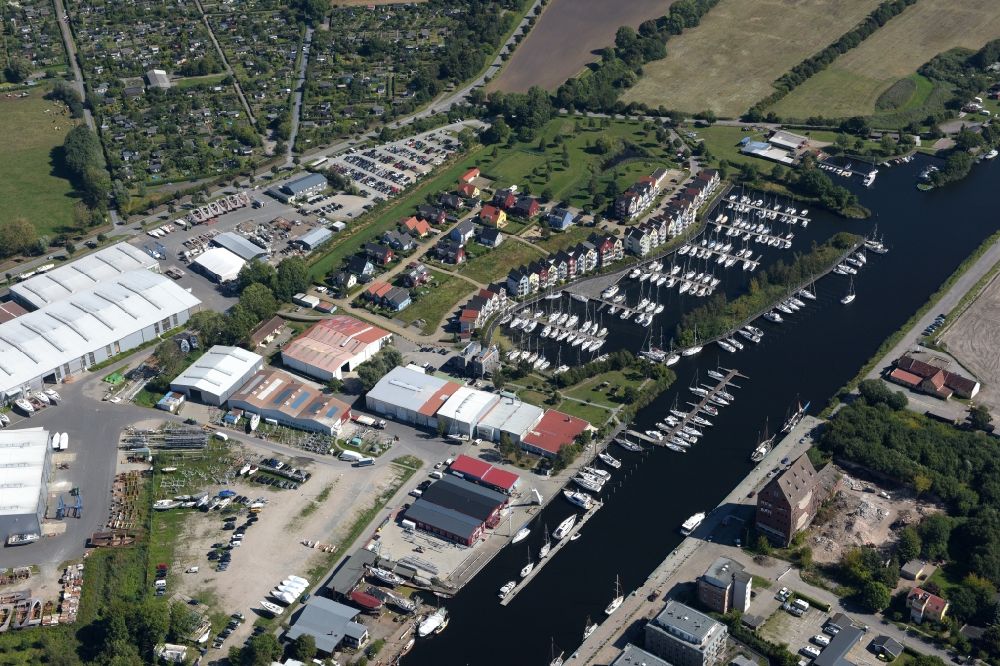Luftbild Greifswald - Hafenanlagen des Ryck nahe dem Marina Yachtzentrum in Greifswald im Bundesland Mecklenburg-Vorpommern