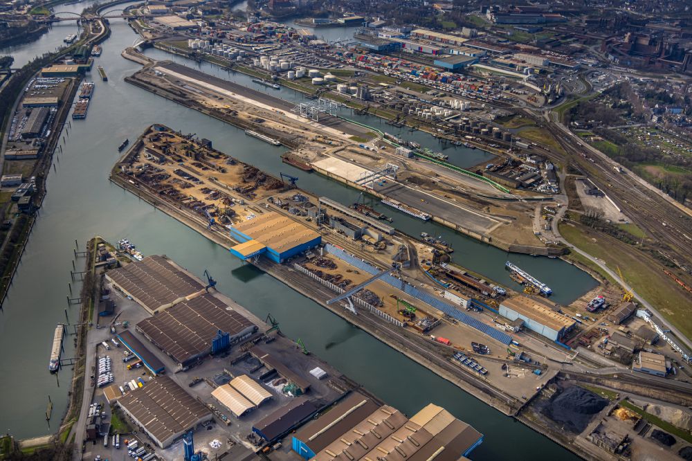 Luftbild Duisburg - Hafenanlagen am Ufer des Flußverlaufes der der Ruhr in Duisburg im Bundesland Nordrhein-Westfalen, Deutschland