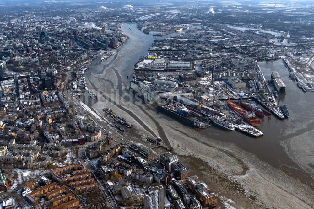 Hamburg von oben - Hafenanlagen am Ufer des Flußverlaufes der Nordelbe in Hamburg