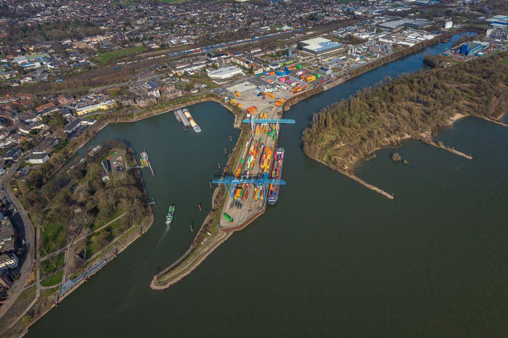 Luftbild Emmerich am Rhein - Hafenanlagen am Ufer des Flußverlaufes des Rhein in Emmerich am Rhein im Bundesland Nordrhein-Westfalen, Deutschland