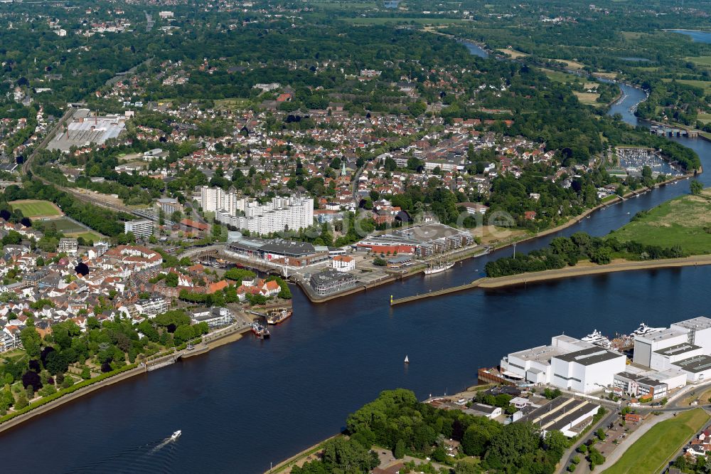 Luftbild Bremen - Hafenanlagen am Ufer des Flussverlaufes der Weser mit Lesum und Schönebecker Aue in Bremen, Deutschland