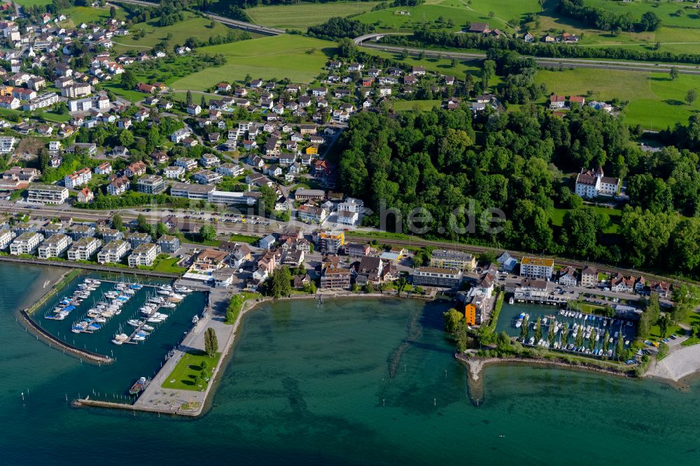Luftbild Staad - Hafenanlagen am Ufer des Hafenbeckens am Bodensee mit Yacht- und Bootshafen in Staad im Kanton Sankt Gallen, Schweiz