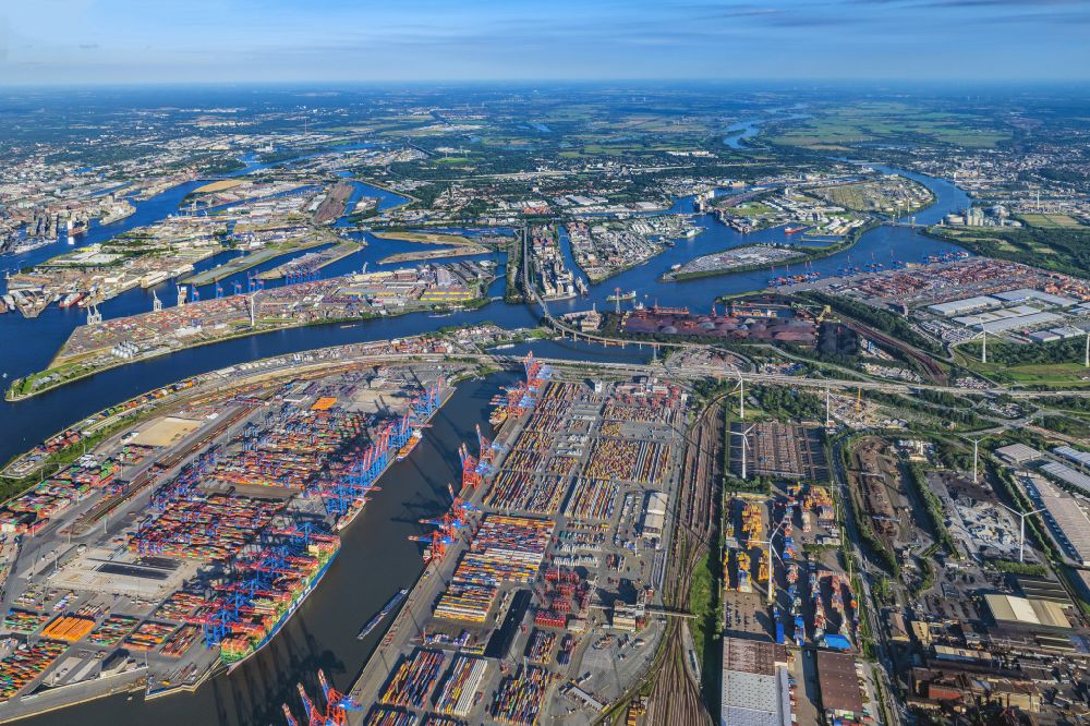 Luftaufnahme Hamburg - Hafenanlagen am Ufer des Hafenbeckens Burchardkai der Eurogate im Ortsteil Waltershof in Hamburg, Deutschland