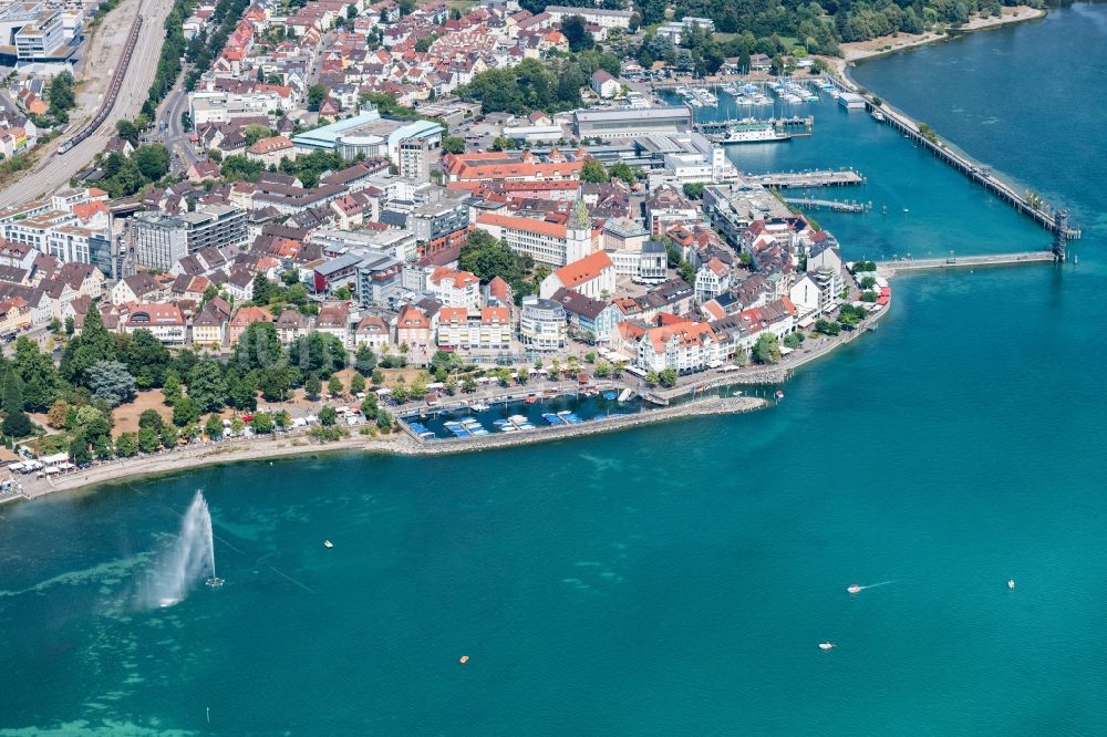 Luftbild Friedrichshafen - Hafenanlagen am Ufer des Hafenbeckens in Friedrichshafen im Bundesland Baden-Württemberg, Deutschland