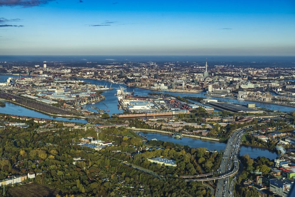 Luftbild Hamburg - Hafenanlagen am Ufer des Hafenbeckens Kleiner Grasbrook in Hamburg, Deutschland