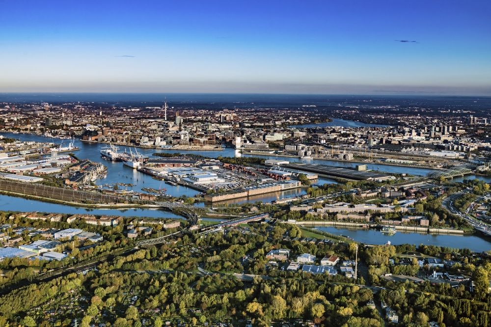 Luftaufnahme Hamburg - Hafenanlagen am Ufer des Hafenbeckens Kleiner Grasbrook in Hamburg, Deutschland