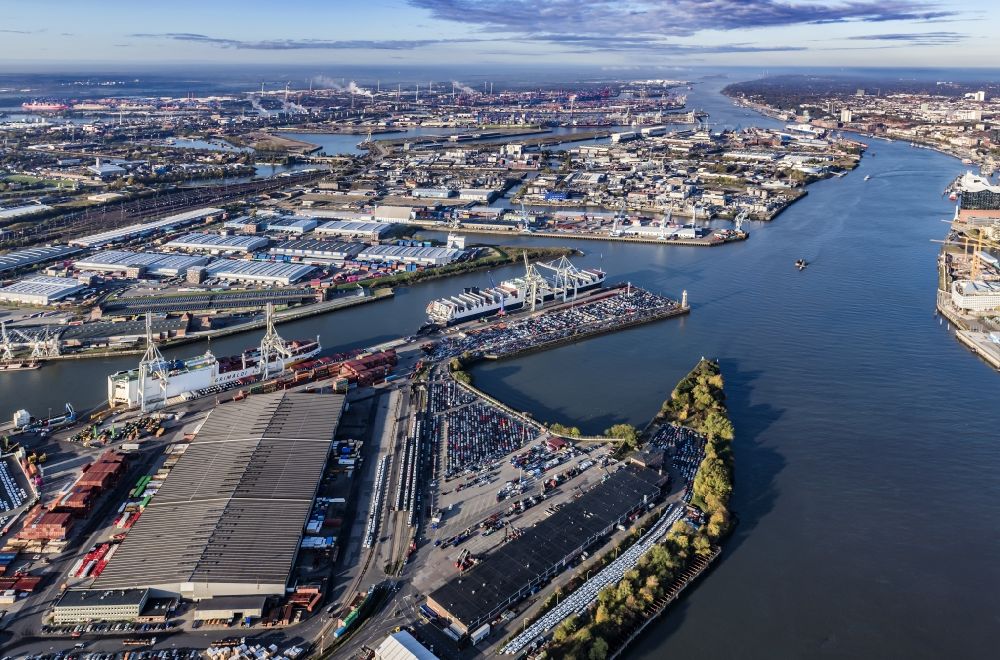 Hamburg aus der Vogelperspektive: Hafenanlagen am Ufer des Hafenbeckens Kleiner Grasbrook in Hamburg, Deutschland