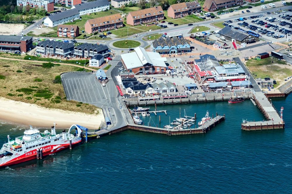 Luftbild List - Hafenanlagen am Ufer des Hafenbeckens in List auf Sylt im Bundesland Schleswig-Holstein, Deutschland