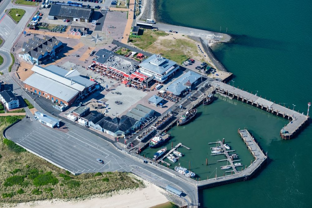 Luftbild List - Hafenanlagen am Ufer des Hafenbeckens in List auf Sylt im Bundesland Schleswig-Holstein, Deutschland