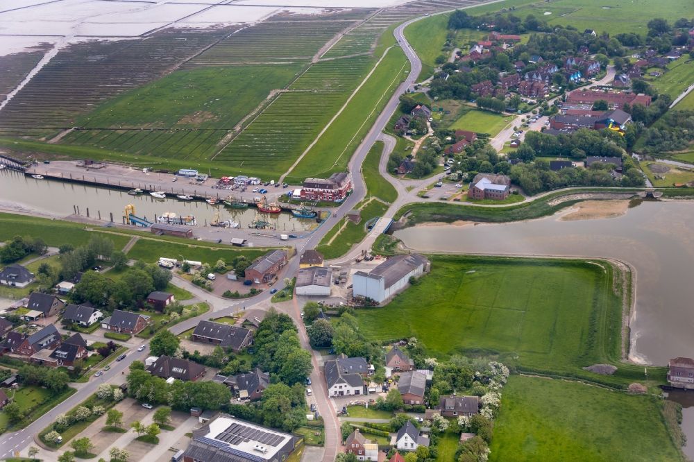 Luftbild Pellworm - Hafenanlagen am Ufer des Hafenbeckens auf Pellworm im Bundesland Schleswig-Holstein