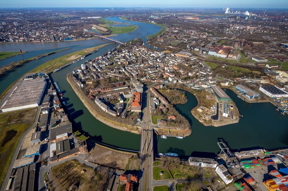 Luftbild Duisburg - Hafenanlagen am Ufer des Hafenbeckens am Vinckekanal in Duisburg im Bundesland Nordrhein-Westfalen, Deutschland