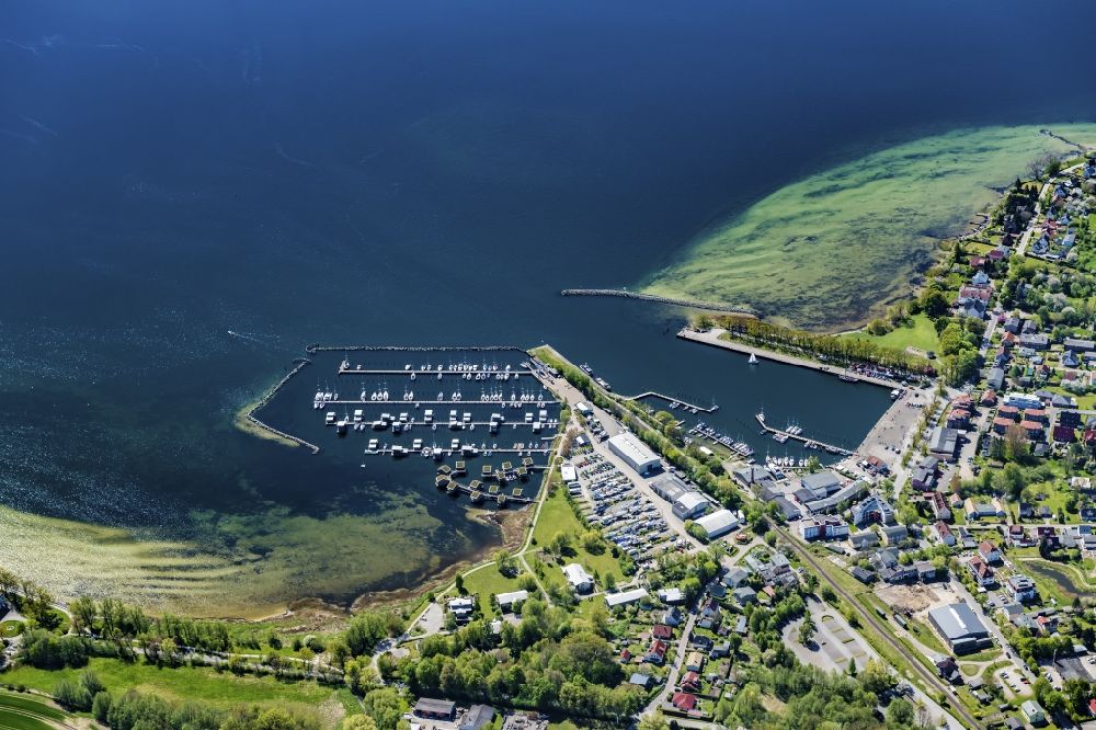 Luftaufnahme Putbus - Hafenansicht in Putbus im Bundesland Mecklenburg-Vorpommern, Deutschland