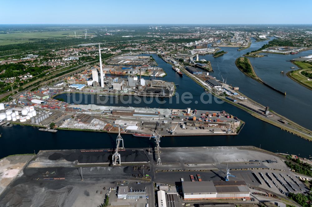 Luftbild Bremen - Hafenbecken des Binnenhafen am Ufer der Weser im Ortsteil Gröpelingen in Bremen, Deutschland