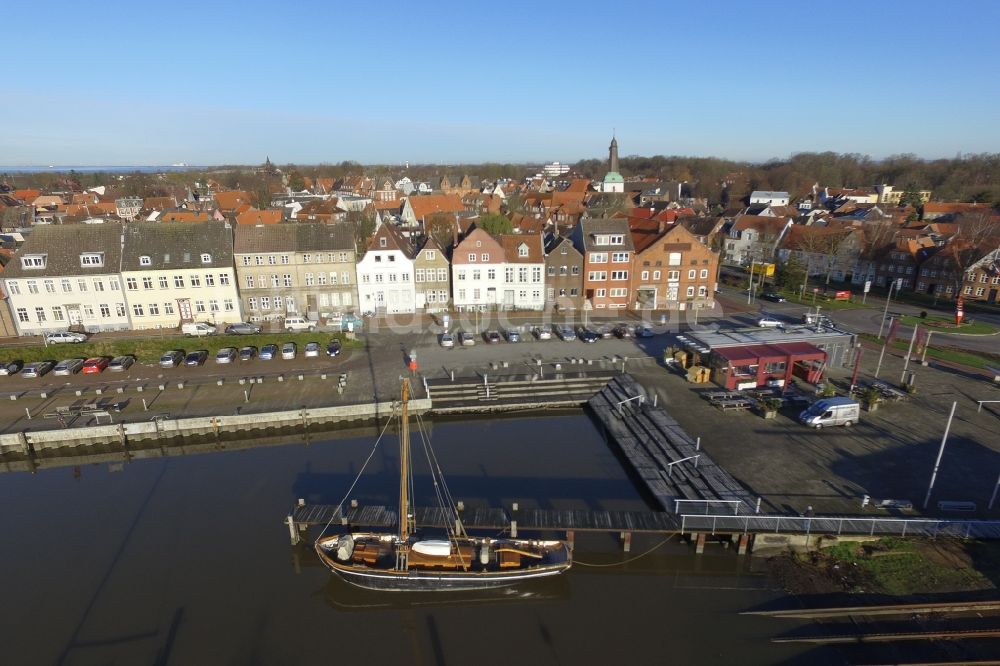 Glückstadt aus der Vogelperspektive: Hafenbereich in Glückstadt im Bundesland Schleswig-Holstein