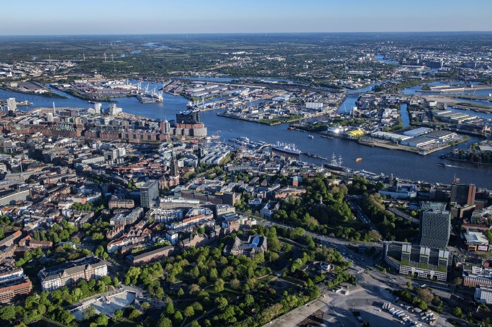 Hamburg aus der Vogelperspektive: Hafencity und St.Pauli mit Speicherstadt in Hamburg
