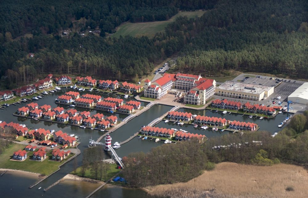 Luftaufnahme Rheinsberg - Hafendorf am Rheinsberger See im Bundesland Brandenburg