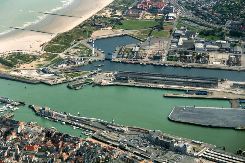 Ostende von oben - Hafeneinfahrt von Ostende in Westflandern in Belgien