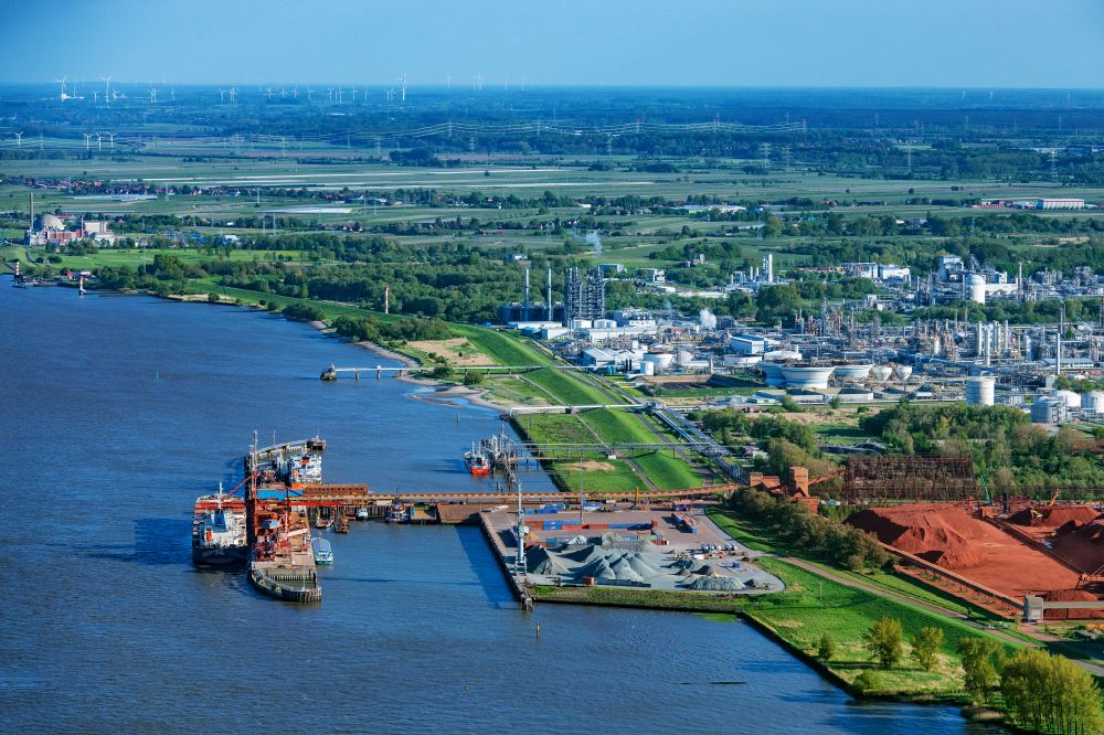 Luftbild Stade - Hafengelände Stader Seehafen AOS Raffinerie- Werksgelände in Bützfleth im Bundesland Niedersachsen, Deutschland