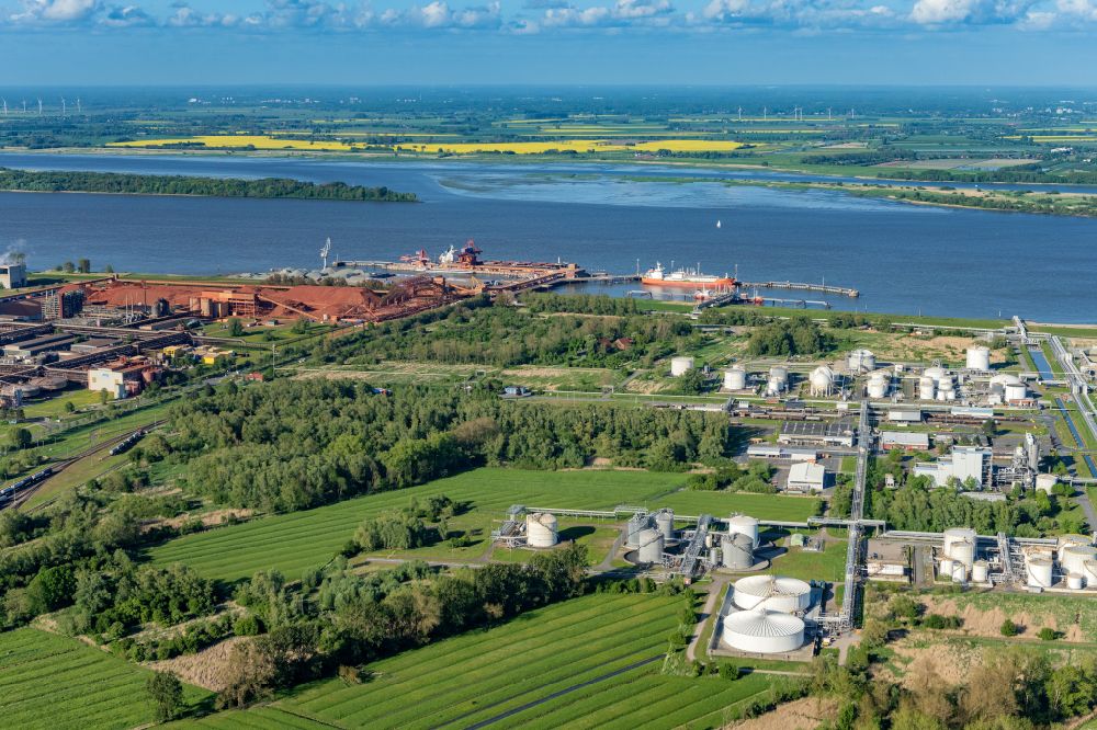 Luftbild Stade - Hafengelände Stader Seehafen AOS Raffinerie- Werksgelände in Bützfleth im Bundesland Niedersachsen, Deutschland