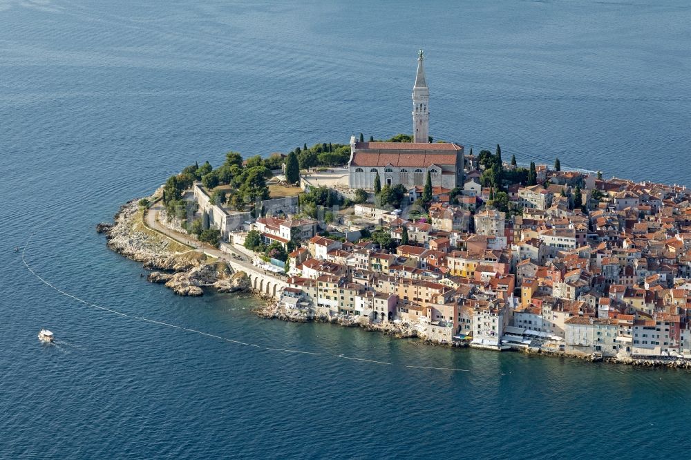 Luftaufnahme Rovinj - Halbinsel auf dem Adriatischen Meer in Rovinj in Istirien - Istarska zupanija, Kroatien