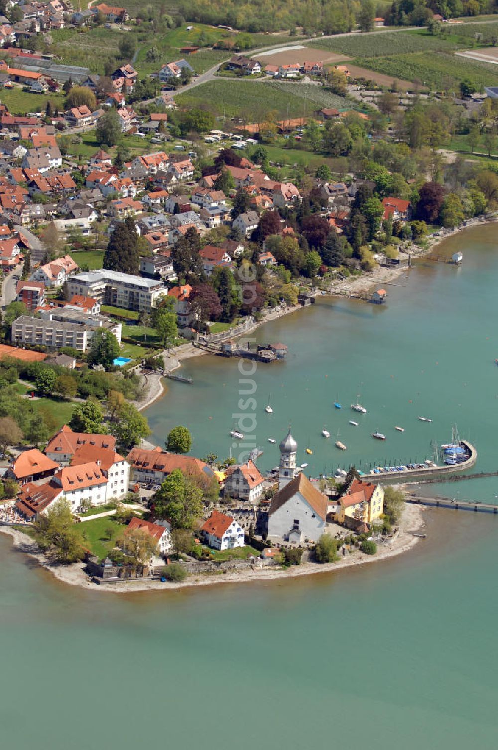 Luftbild Wasserburg - Halbinsel mit Hafen und Kirche in Wasserburg