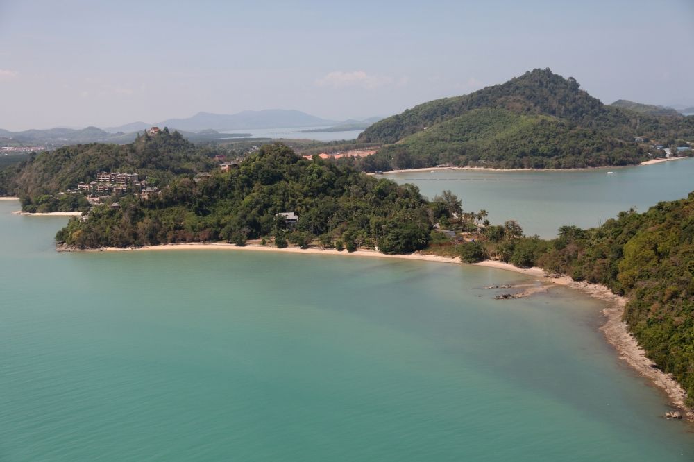 Luftaufnahme Ratsada - Halbinsel Laem Tukkae bei der Stadt Ratsada auf der Insel Phuket in Thailand