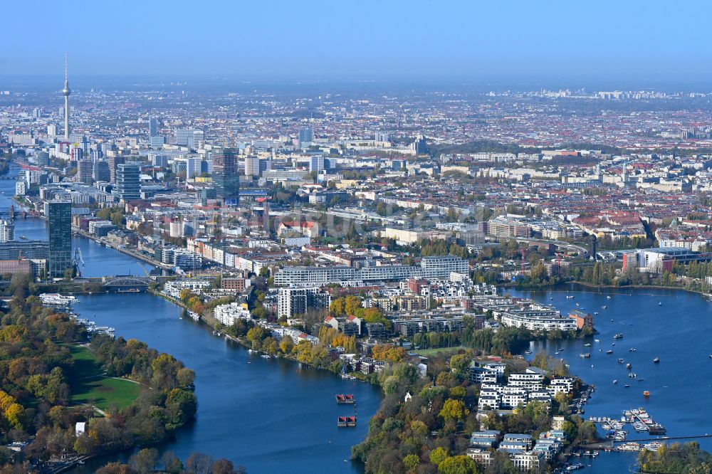 Luftbild Berlin - Halbinsel Stralau am Spreeverlauf an der Rummelsburger Bucht im Ortsteil Friedrichshain in Berlin