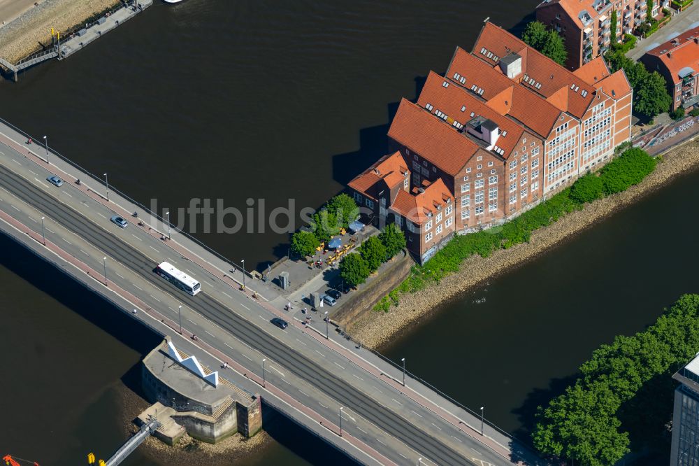Luftbild Bremen - Halbinsel Teerhof zwischen dem Fluss Weser und der Kleinen Weser vor der Altstadt von Bremen