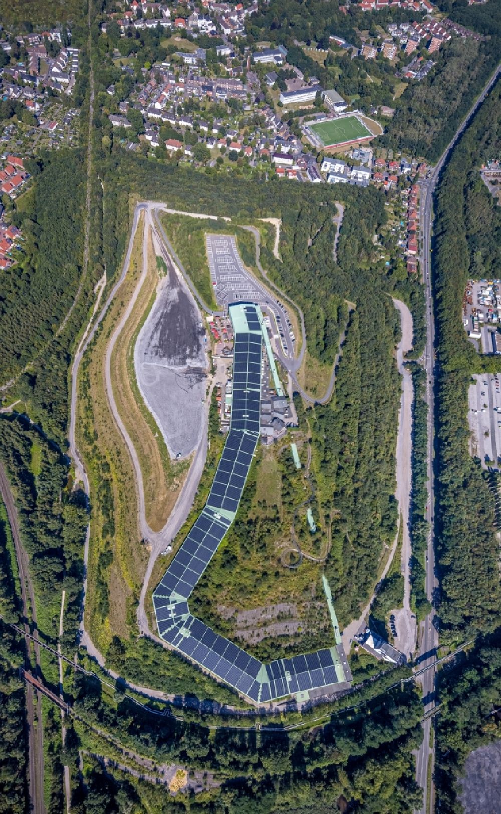 Luftaufnahme Bottrop - Halde Prosper an der Nordseite des Alpincenter in Bottrop im Bundesland Nordrhein-Westfalen, Deutschland