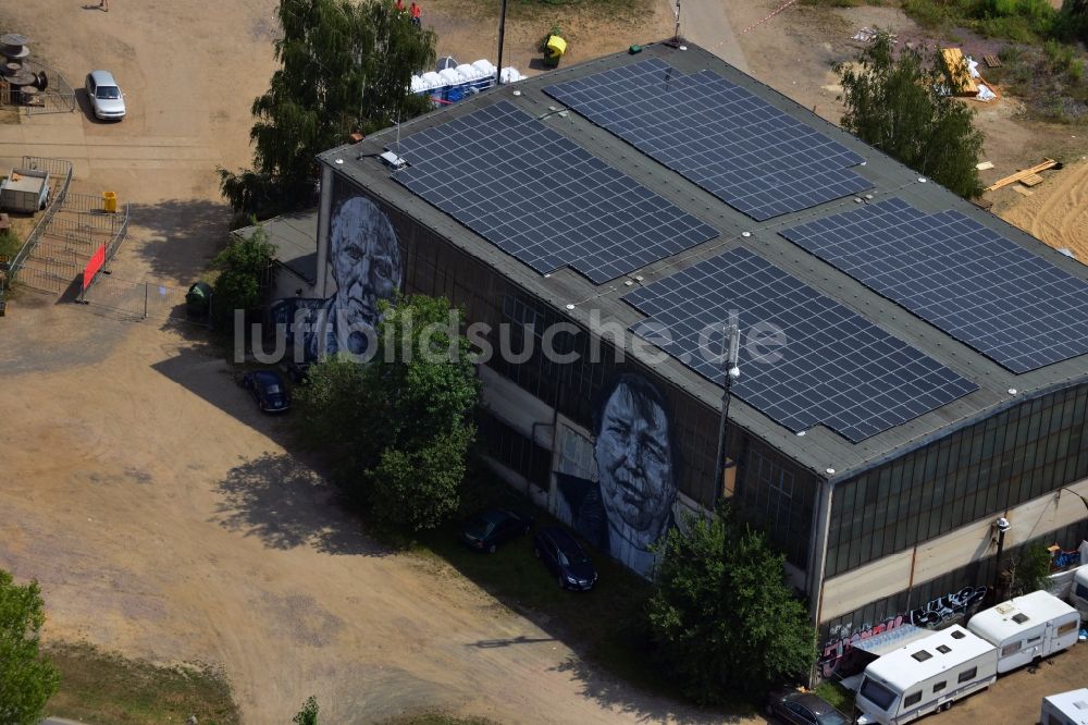 Luftbild Gräfenhainichen - Hallen der Eisenstadt Ferropolis mit Graffiti Spuren in Gräfenhainichen im Bundesland Sachsen-Anhalt