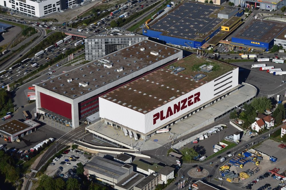 Luftaufnahme Pratteln - Hallen und Gelände des Logistikzentrums Planzer Transport AG in Pratteln im Kanton Basel-Landschaft, Schweiz