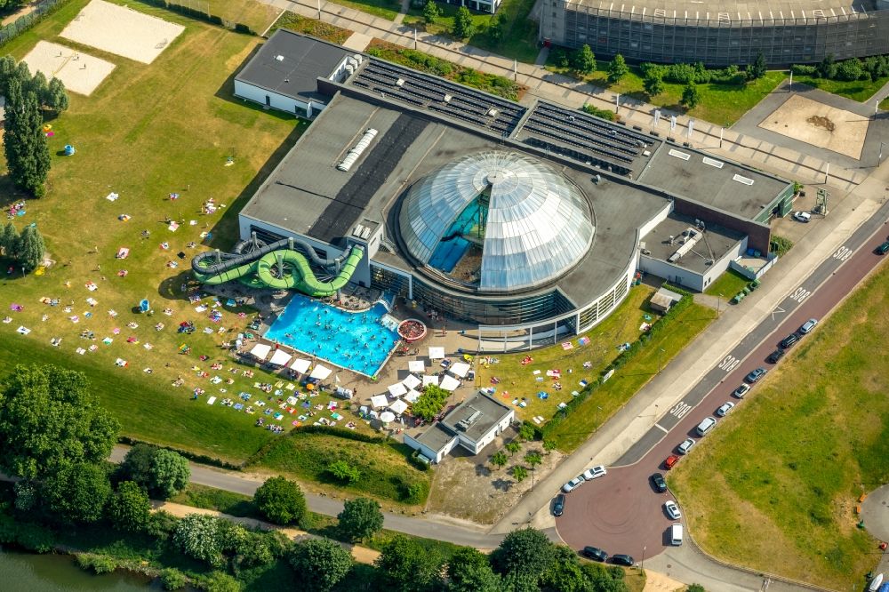 Luftbild Oberhausen - Hallenbad und Aussenanlagen der Freizeiteinrichtung AQUA Park Oberhausen in Oberhausen im Bundesland Nordrhein-Westfalen