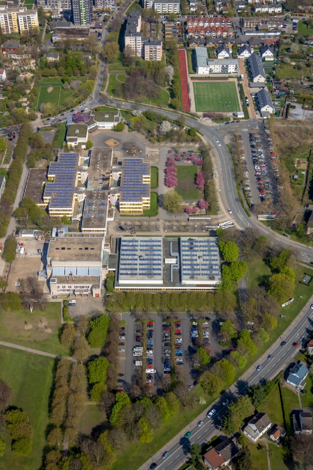 Luftaufnahme Unna - Hallenensemble und das Geschwister-Scholl-Gymnasium in Unna im Bundesland Nordrhein-Westfalen, Deutschland