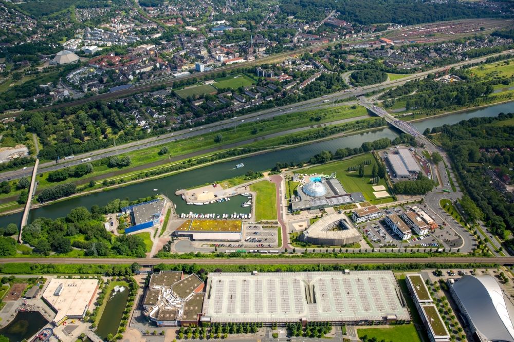 Luftaufnahme Oberhausen - Hallenschwimmbad und Yachthafen im Freizeitzentrum in der Neuen Mitte Oberhausen