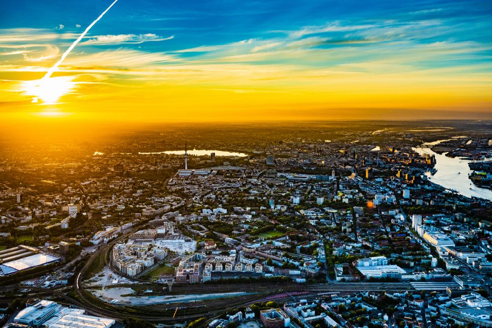 Luftaufnahme Hamburg - Hamburg Altona im Sonnenaufgang, im Bundesland Hamburg, Deutschland