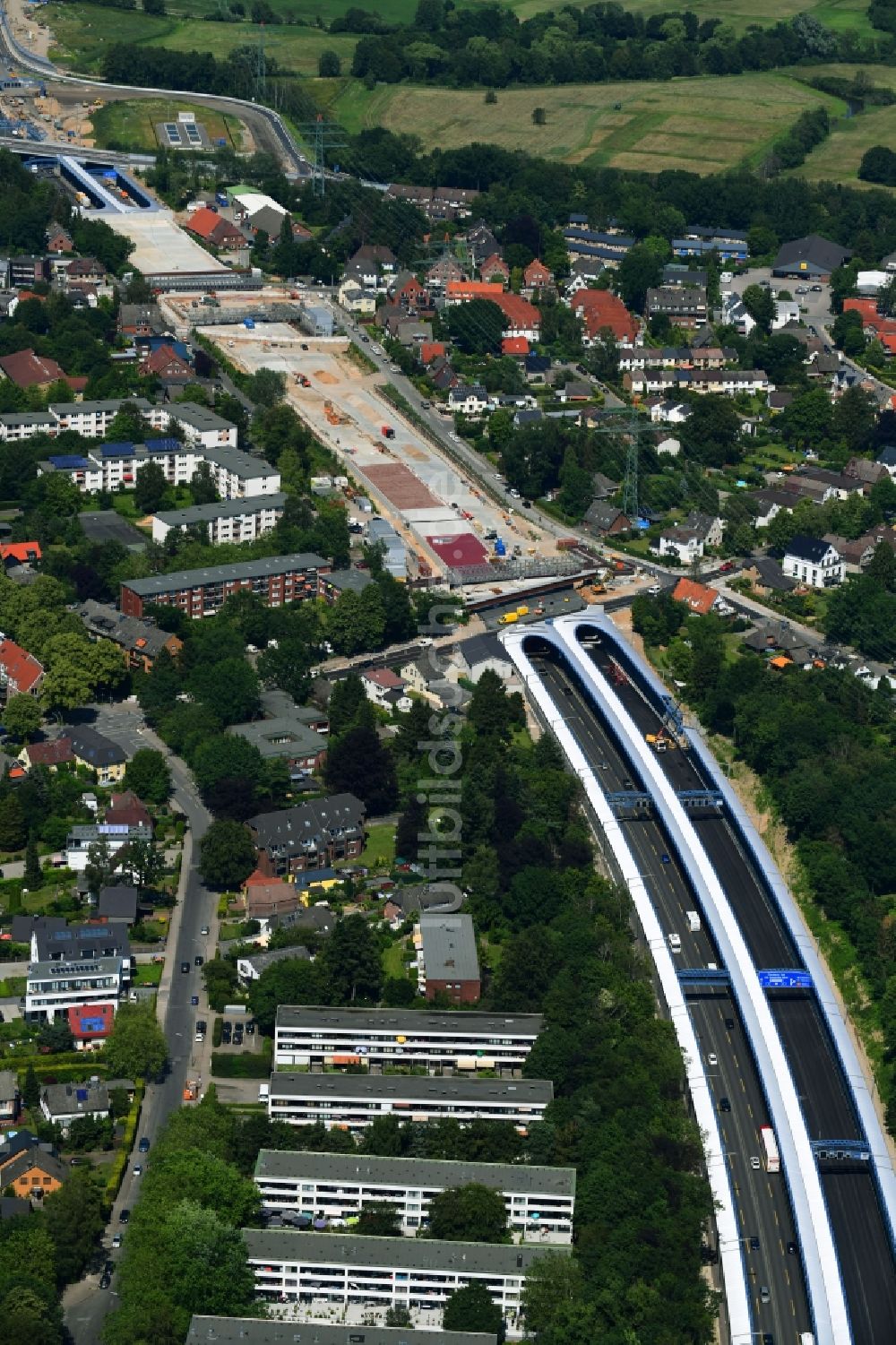 Luftaufnahme Hamburg - Hamburger Deckel Neubau im Streckenverlauf der BAB A7 im Ortsteil Schnelsen in Hamburg, Deutschland