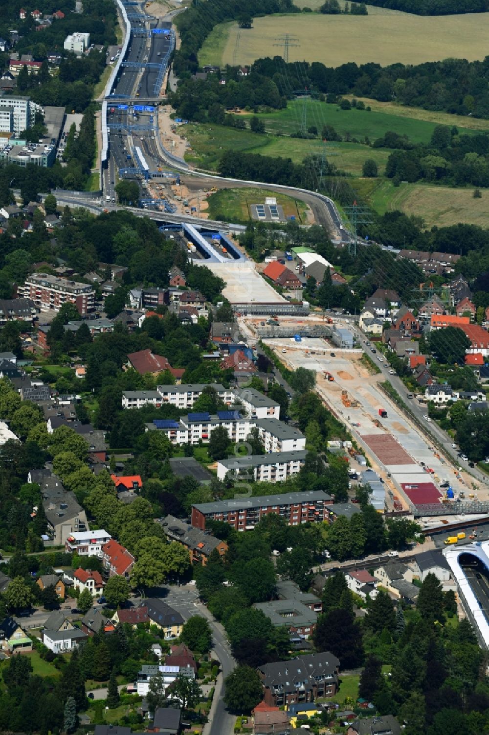 Hamburg von oben - Hamburger Deckel Neubau im Streckenverlauf der BAB A7 im Ortsteil Schnelsen in Hamburg, Deutschland