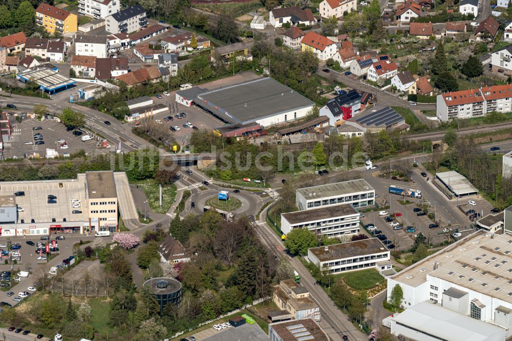 Luftbild Bretten - Handel, Gewerbe u. Verwaltungsgebäude und Bürokomplex in Bretten im Bundesland Baden-Württemberg, Deutschland