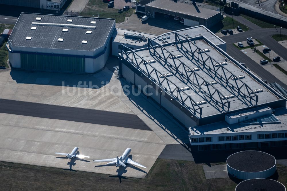 Luftbild Braunschweig - Hangar- Anlagen und Flugzeughallen zur Luftfahrzeugwartung am Flughafen in Braunschweig im Bundesland Niedersachsen, Deutschland
