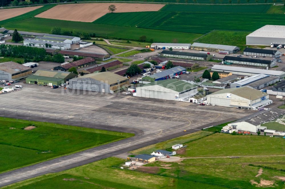 Luftbild Lahr/Schwarzwald - Hangar- Anlagen und Flugzeughallen zur Luftfahrzeugwartung in Lahr/Schwarzwald im Bundesland Baden-Württemberg, Deutschland
