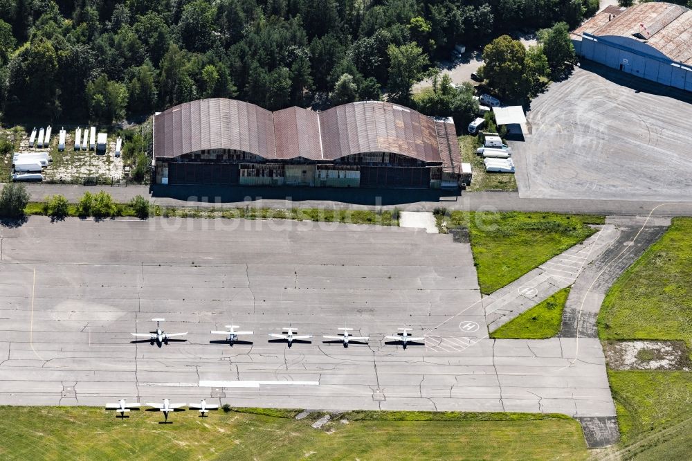 Luftaufnahme Oberschleißheim - Hangar- Anlagen und Flugzeughallen zur Luftfahrzeugwartung in Oberschleißheim im Bundesland Bayern, Deutschland