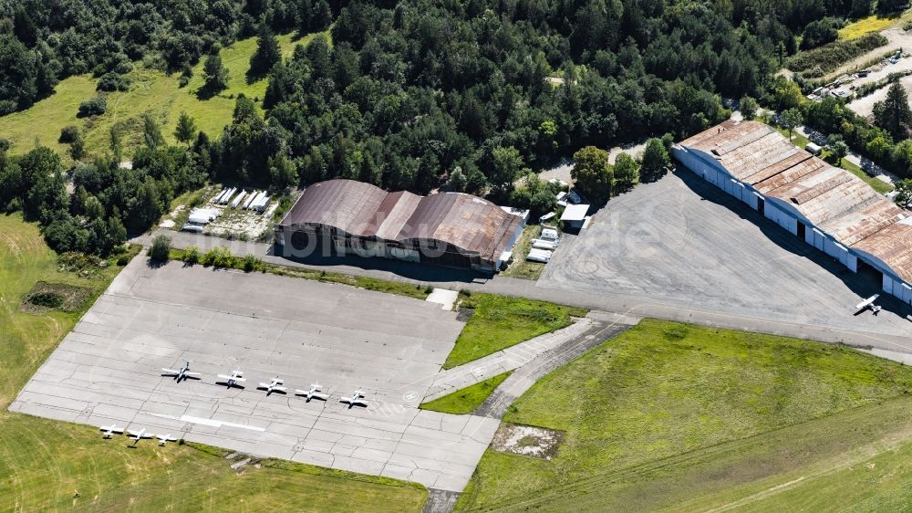Oberschleißheim von oben - Hangar- Anlagen und Flugzeughallen zur Luftfahrzeugwartung in Oberschleißheim im Bundesland Bayern, Deutschland