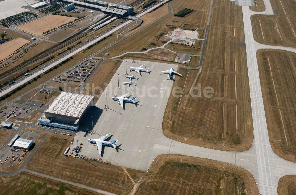 Luftaufnahme Schkeuditz - Hangar- Anlagen und Flugzeughallen zur Luftfahrzeugwartung an der Towerstraße in Schkeuditz im Bundesland Sachsen, Deutschland
