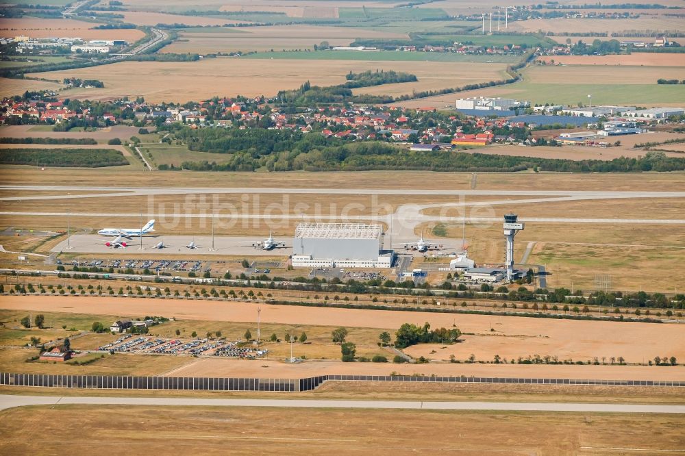 Luftaufnahme Schkeuditz - Hangar- Anlagen und Flugzeughallen zur Luftfahrzeugwartung an der Towerstraße in Schkeuditz im Bundesland Sachsen, Deutschland