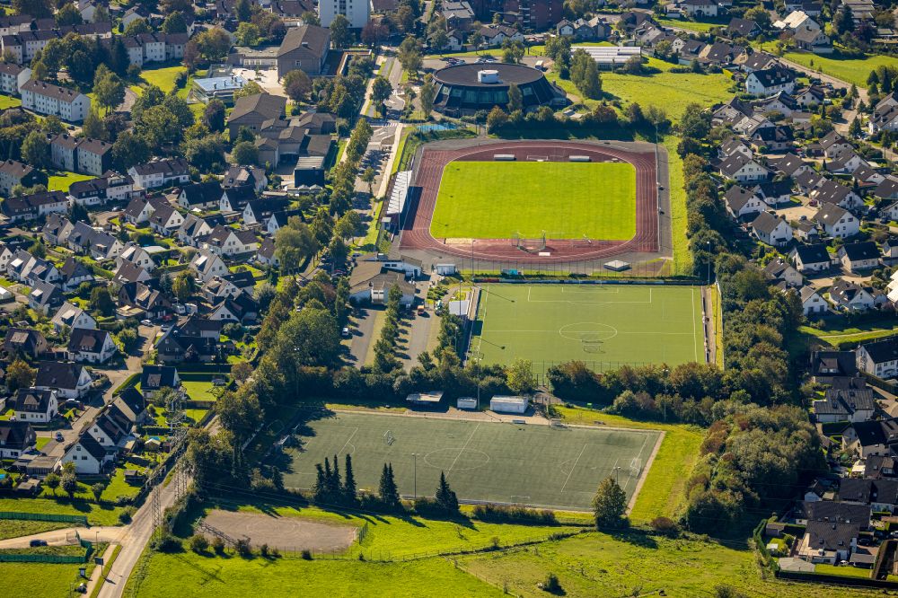 Luftaufnahme Hansestadt Attendorn - Hansastadion in Attendorn im Bundesland Nordrhein-Westfalen, Deutschland