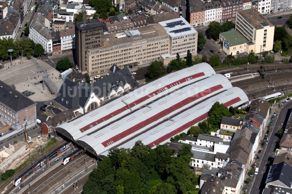Aachen aus der Vogelperspektive: Hauptbahnhof der Deutschen Bahn in Aachen im Bundesland Nordrhein-Westfalen, Deutschland