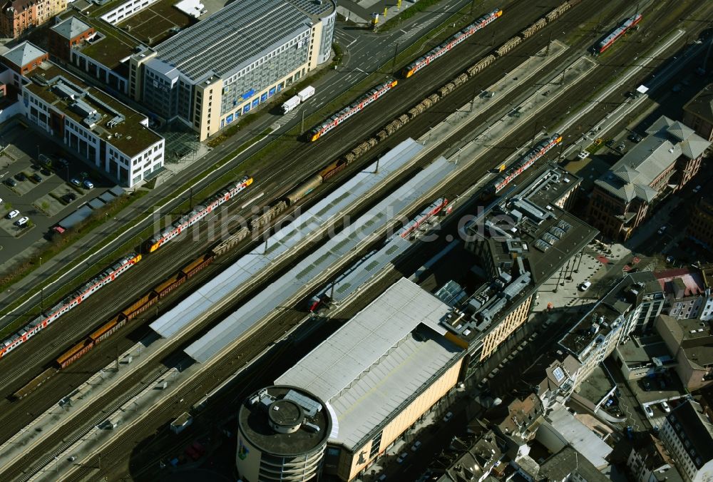 Aschaffenburg aus der Vogelperspektive: Hauptbahnhof der Deutschen Bahn in Aschaffenburg im Bundesland Bayern
