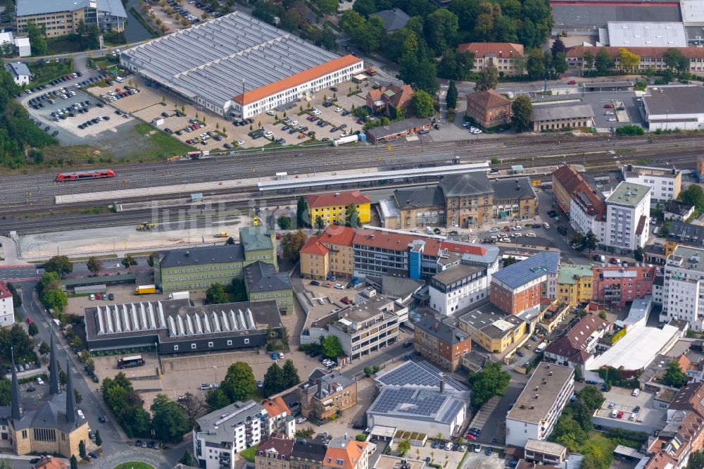 Luftaufnahme Bayreuth - Hauptbahnhof der Deutschen Bahn in Bayreuth im Bundesland Bayern, Deutschland