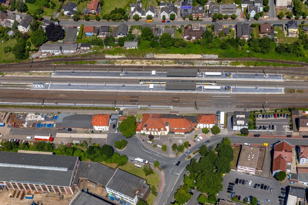 Beckum von oben - Hauptbahnhof der Deutschen Bahn in Beckum im Bundesland Nordrhein-Westfalen, Deutschland